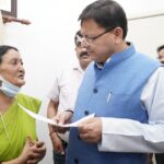 मुख्यमंत्री कैम्प कार्यालय में सीएम ने सुनीं लोगों की समस्याएं