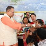 आंगन का मिलन’ कार्यक्रम में शामिल हुए कैबिनेट मंत्री गणेश जोशी, आंगनबाड़ी कार्यकत्रियों एवं आशा बहनों को किया सम्मानित